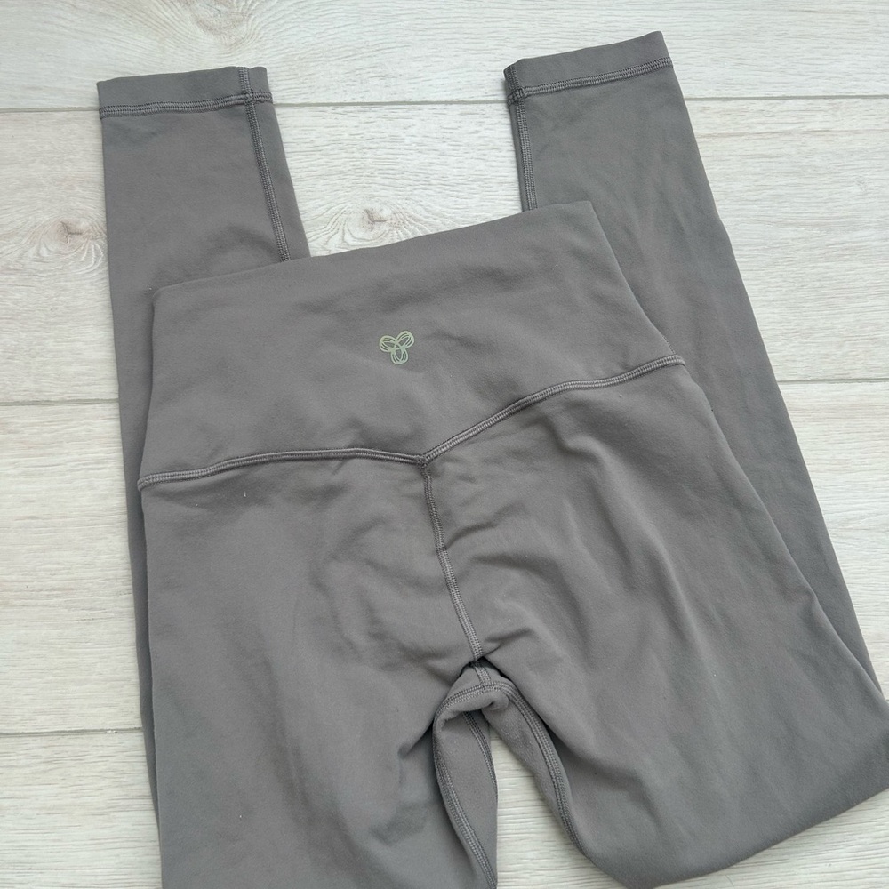 Aritzia Gray High-Rise Leggings with Subtle Logo